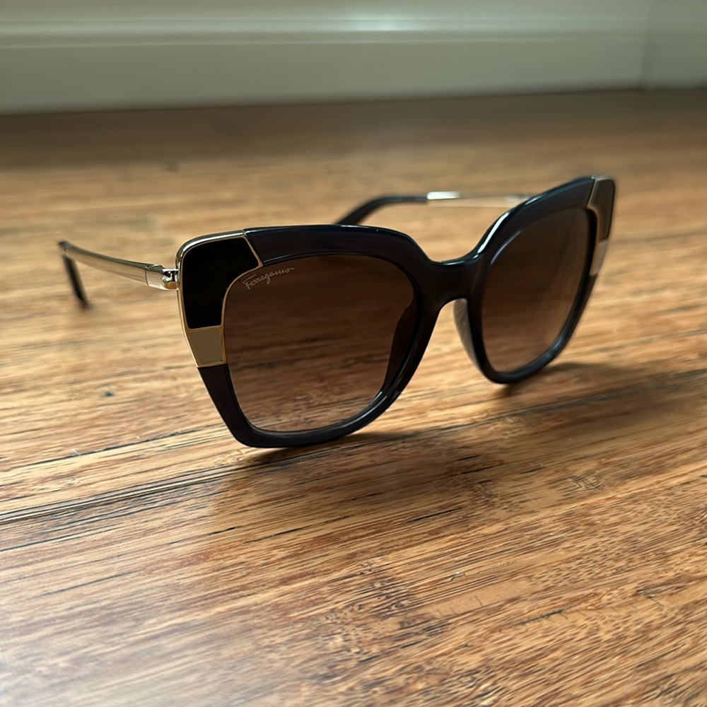 Salvatore Ferragamo SF889 057 Rectangle Sunglasses